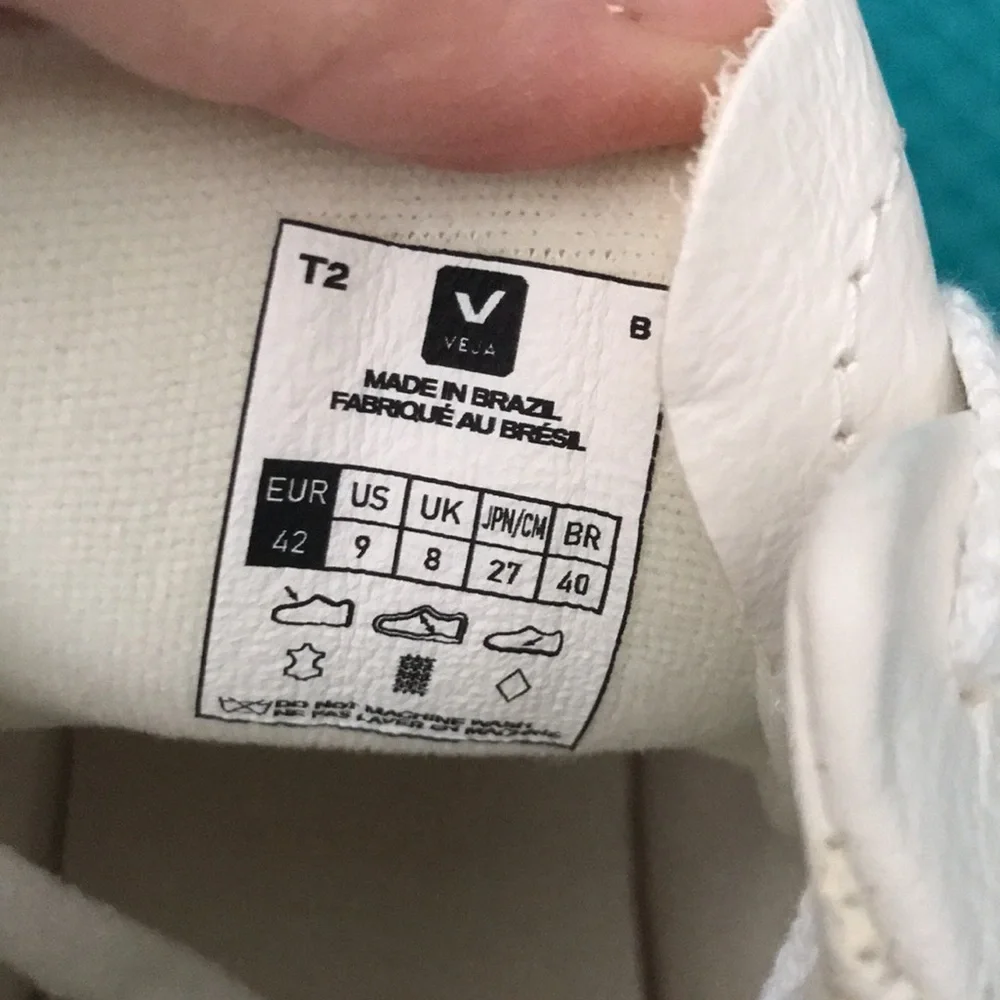 NEW - VEJA Minotaur High Top Sneaker Extra-White/Black Butter | 9